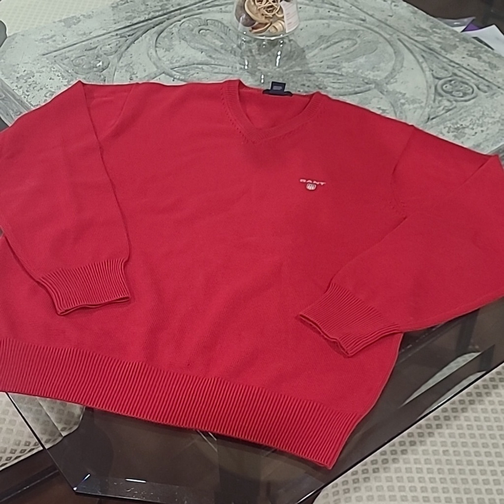 GANT MEN'S RED V NECK RIBED KNIT MEDIUM SWEATER